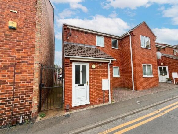 2 bed property, in Brewery Hill, £95,000
