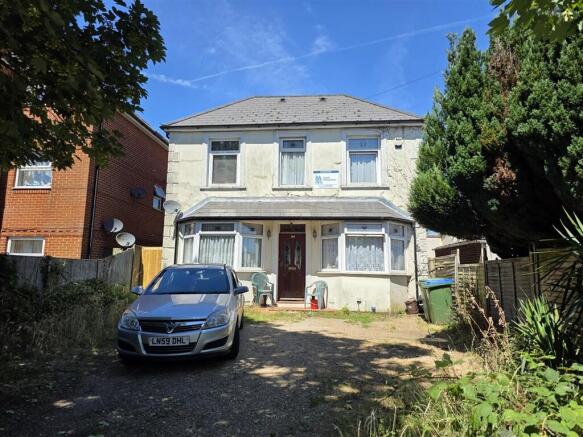 5 bed property, in Millbrook Road East, £330,000
