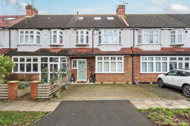 4 bed property, in Buckleigh Avenue, £885,000
