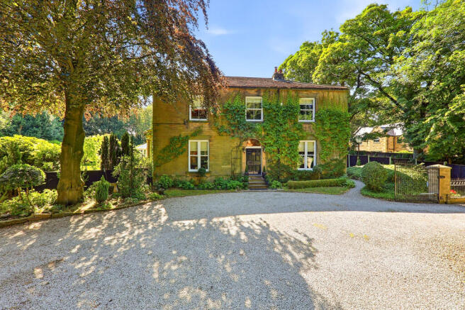 5 bed property, in Croft House, £900,000