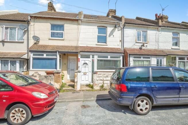 2 bed property, in Charter Street, £210,000