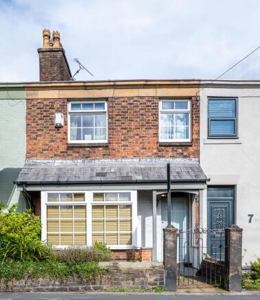 4 bed property, in Dyers Lane, £220,000