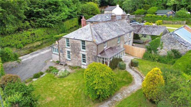 3 bed property, in Trefrew, £375,000