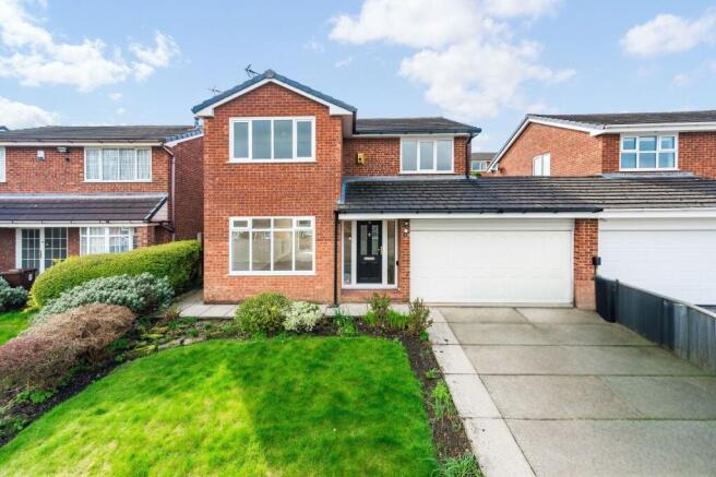 4 bed property, in Horncastle Close, £450,000