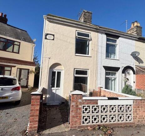 2 bed property, in Back Chapel Lane, £90,000