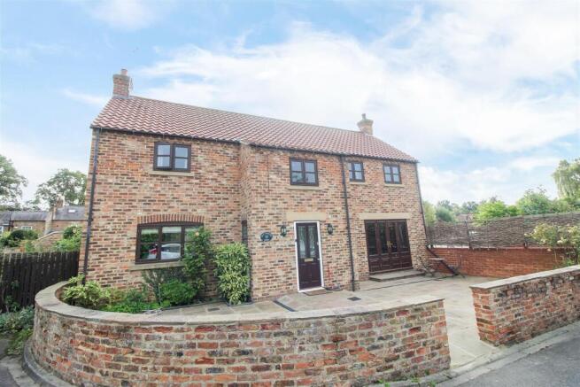 3 bed property, in Back Lane, £500,000