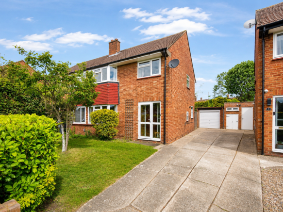 3 bed property, in Whitehouse Way, £550,000