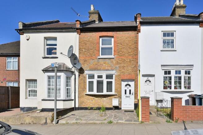 3 bed property, in Greenford Road, £475,000