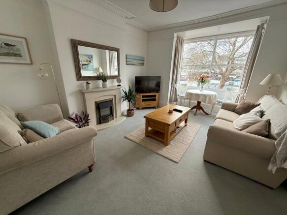 5 bed property, in Garfield Road, £290,000