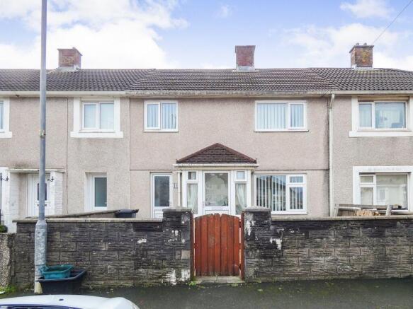 3 bed property, in 11, £99,000