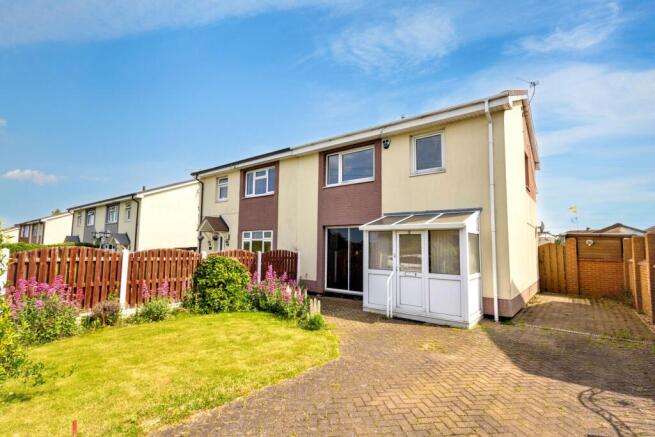 3 bed property, in Moorshutt Road, £130,000