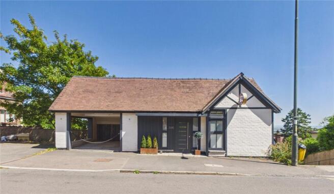 1 bed property, in Wells Road, £220,000