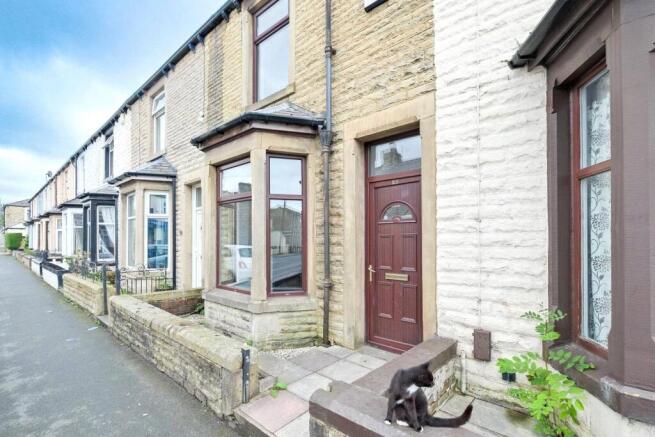 3 bed property, in Lyndhurst Road, £110,000