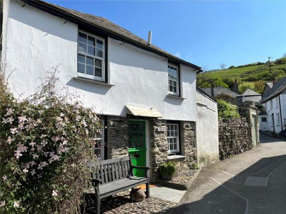 2 bed property, in Middle Street, £400,000