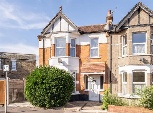3 bed property, in Orford Road, £650,000