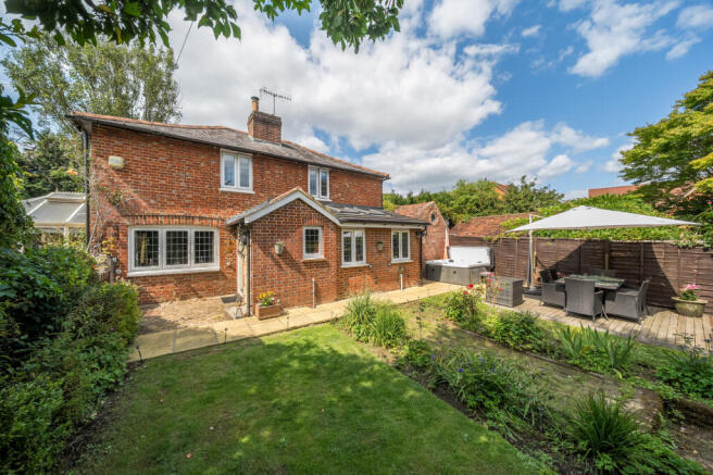 3 bed property, in Lower Eashing Lane, £755,000