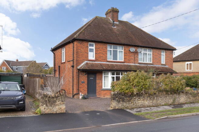 3 bed property, in Eastleigh Road, £360,000