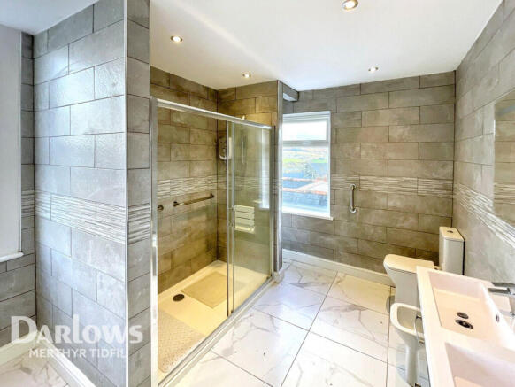 3 bed property, in Farm Road, £420,000