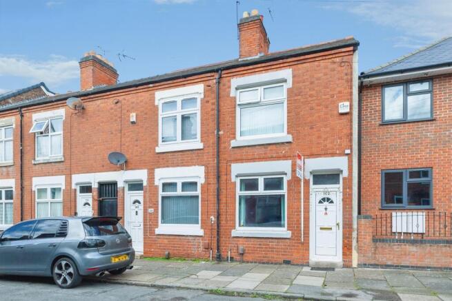 3 bed property, in Surrey Street, £300,000