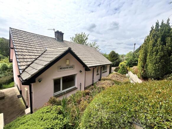 2 bed property, in Western Road, £325,000