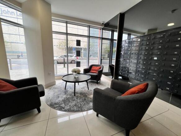 1 bed property, in Meridian Plaza, £120,000