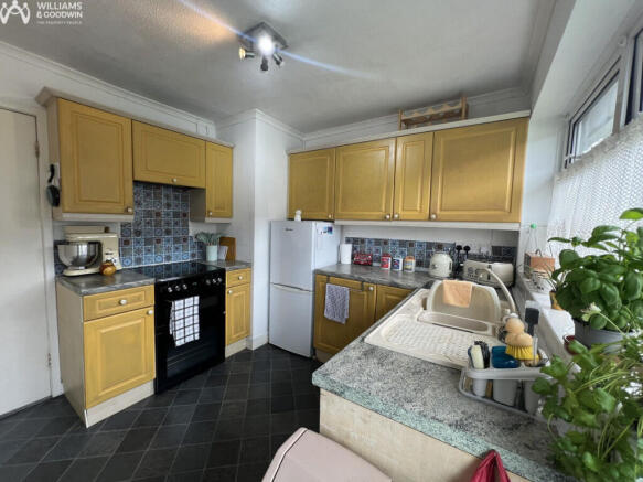 3 bed property, in Bro Dawel, £242,000