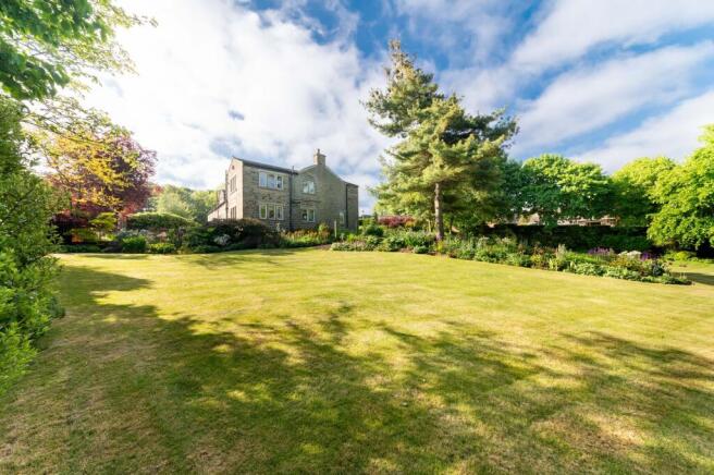 5 bed property, in Whinny Farm, £1,200,000