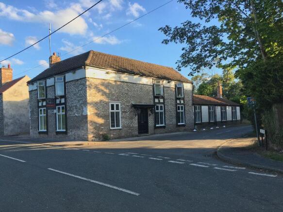 4 bed property, in Holmpton, £300,000