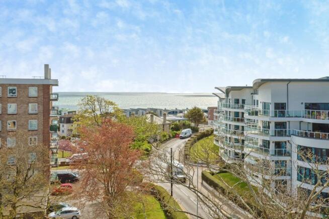 2 bed property, in Breeze, £360,000
