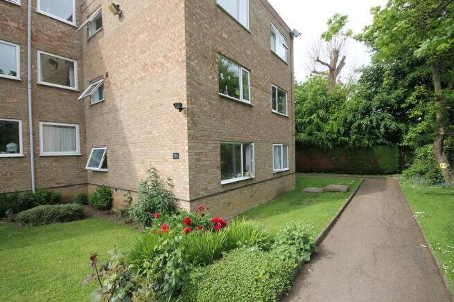 1 bed property, in Tiffany Court, £65,000
