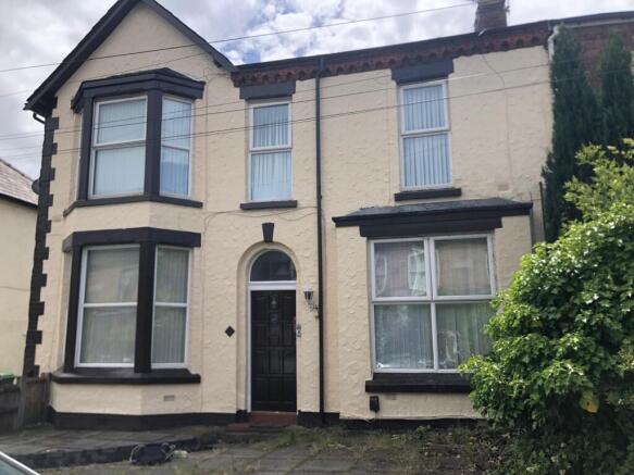 4 bed property, in Molineux Avenue, £310,000