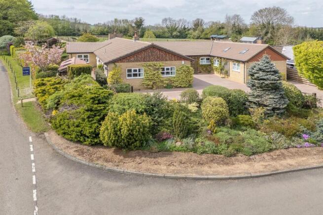 5 bed property, in Bunkers Hill, £850,000