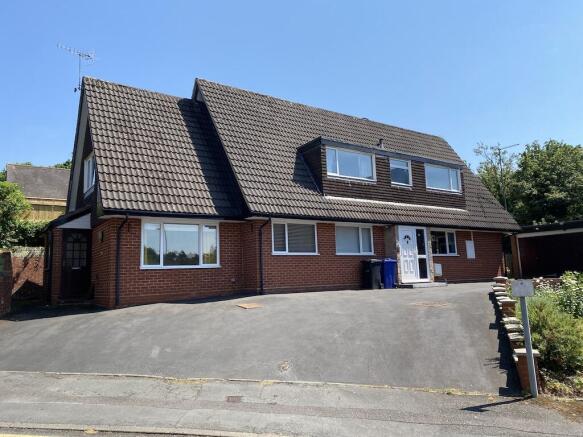 4 bed property, in PEDMORE - White Close, £480,000
