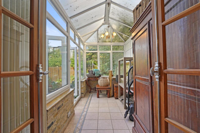 3 bed property, in Netherbury Road, £845,000