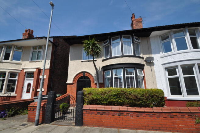 4 bed property, in Lymington Road, £308,000