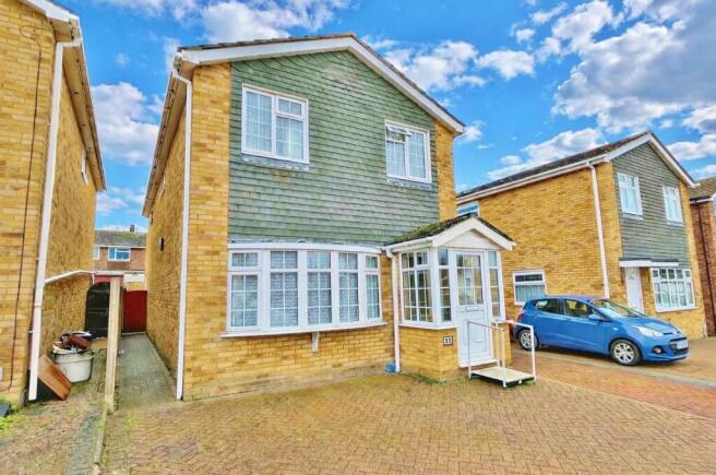 4 bed property, in Pyesand, £325,000
