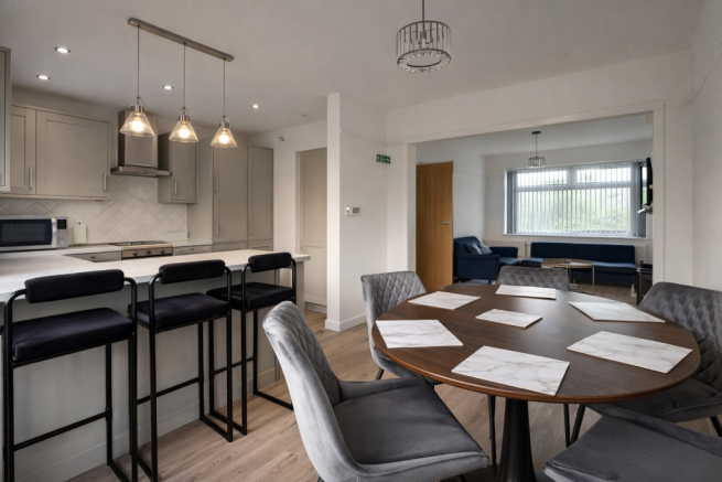 3 bed property, in Mackets Lane, £340,000
