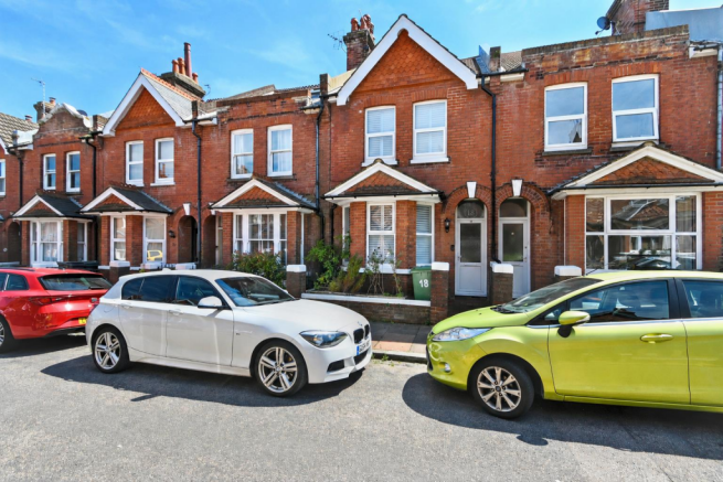 2 bed property, in Greys Road, £325,000