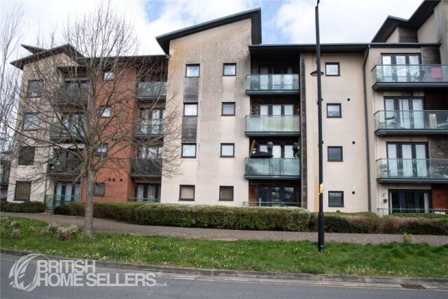 2 bed property, in Orpen Close, £150,000