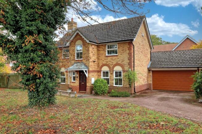 4 bed property, in Poplar Drive, £795,000