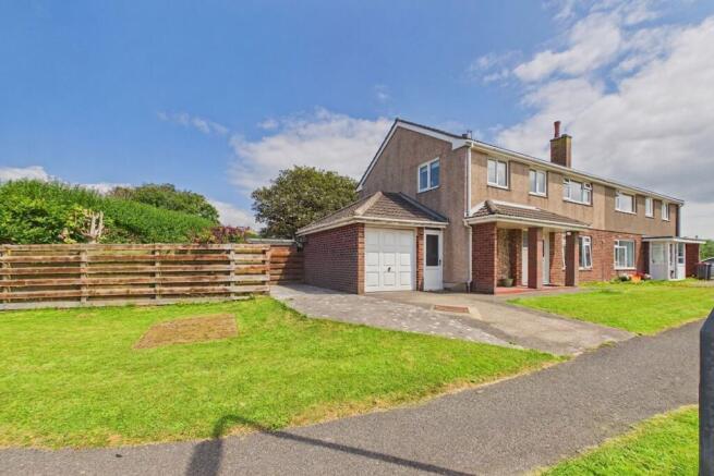 4 bed property, in Coniston Avenue, £200,000