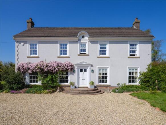 6 bed property, in Honeystreet, £1,250,000