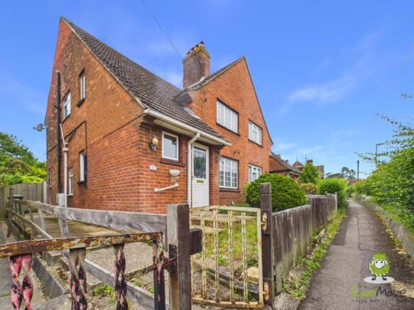 3 bed property, in Sherborne Road, £325,000