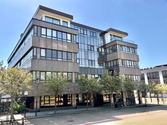 1 bed property, in Silbury Boulevard, £185,000