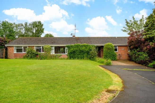 5 bed property, in Timberdyne Close, £650,000