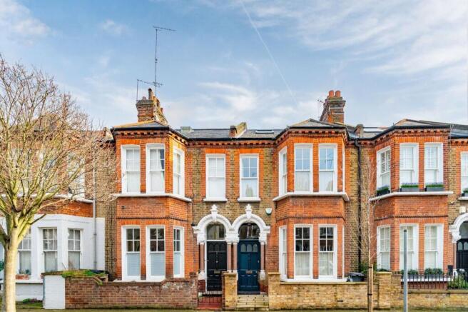 4 bed property, in Juer Street, £1,450,000