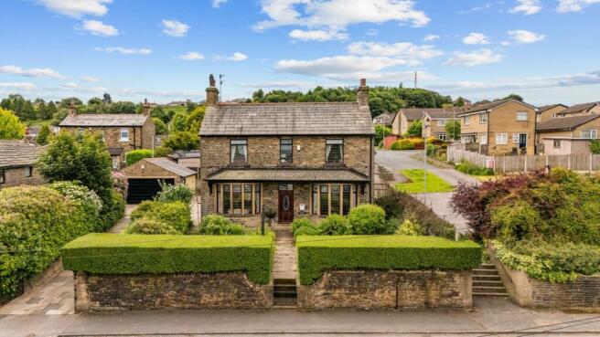 3 bed property, in Beaconfield House, £400,000