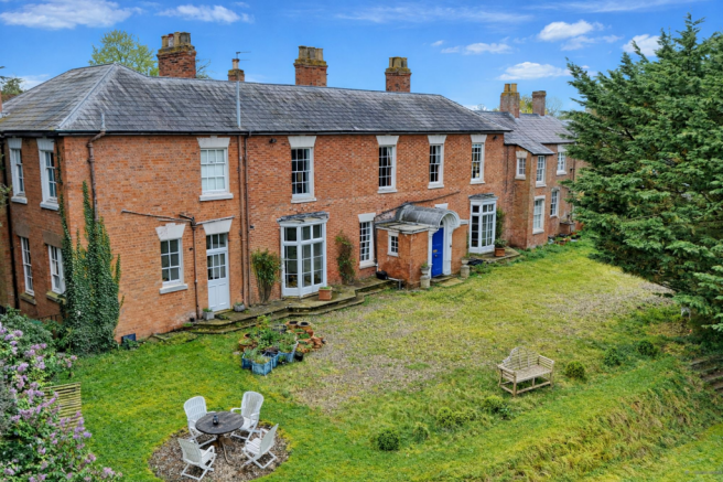 3 bed property, in Bull Ring Farm Road, £700,000