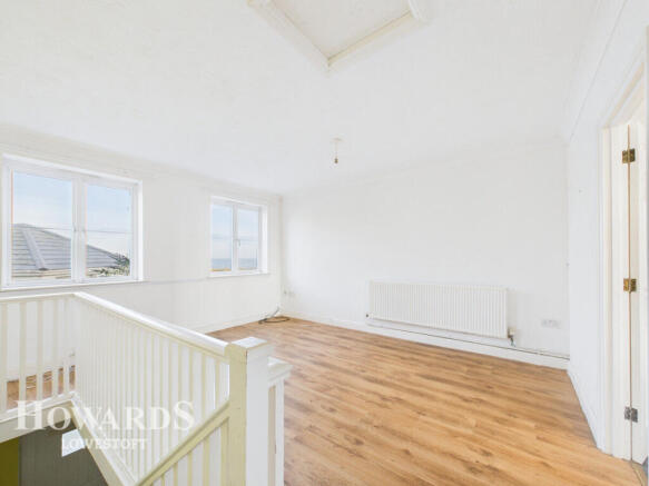 2 bed property, in High Path, £170,000