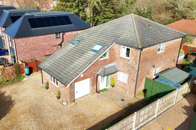 3 bed property, in Warsash Road, £650,000